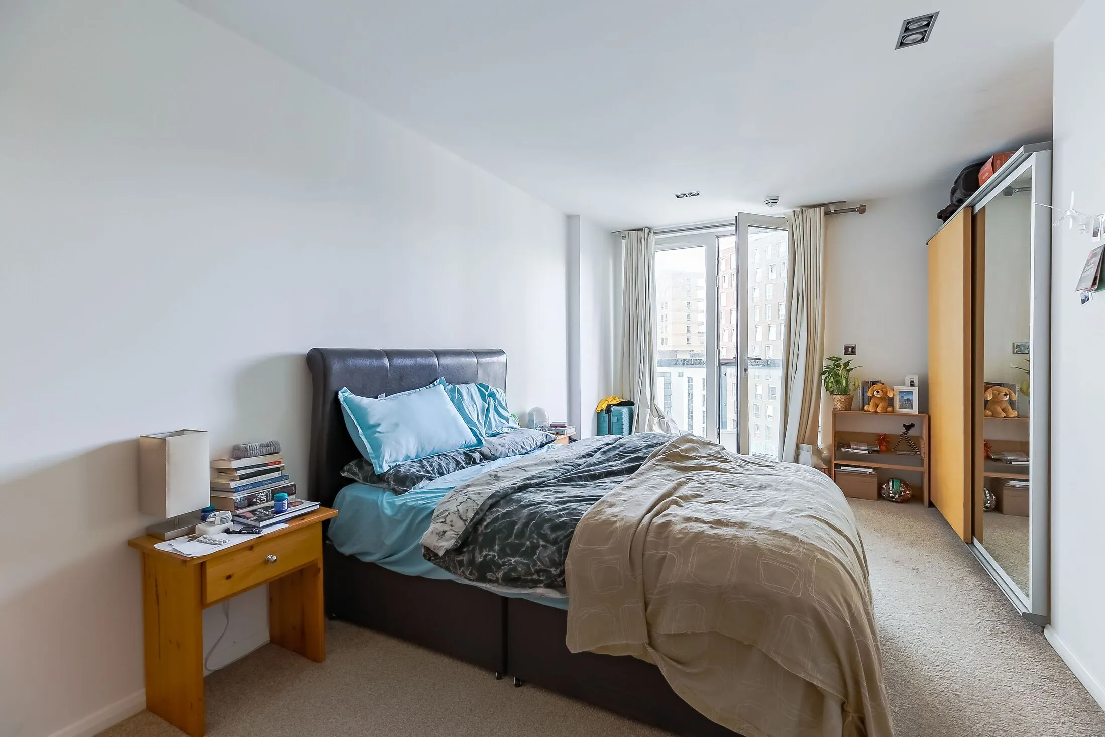Flat Limeharbour in Greater London