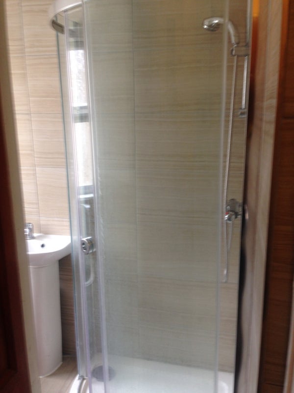 Room Tillotson Road in Greater London