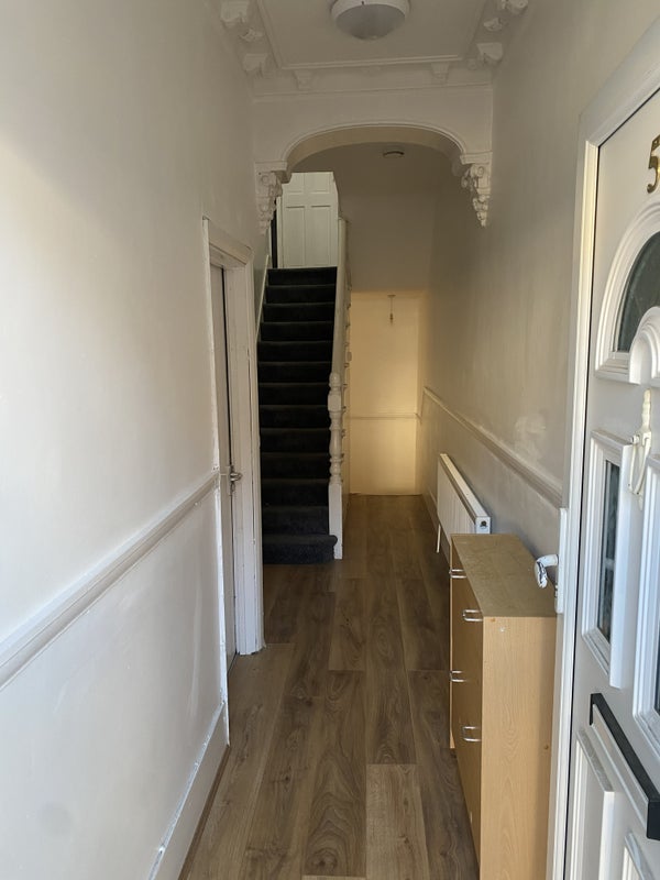 Room Tillotson Road in Greater London