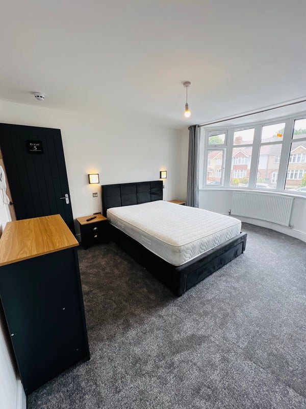 Room Eagle Road in Bristol