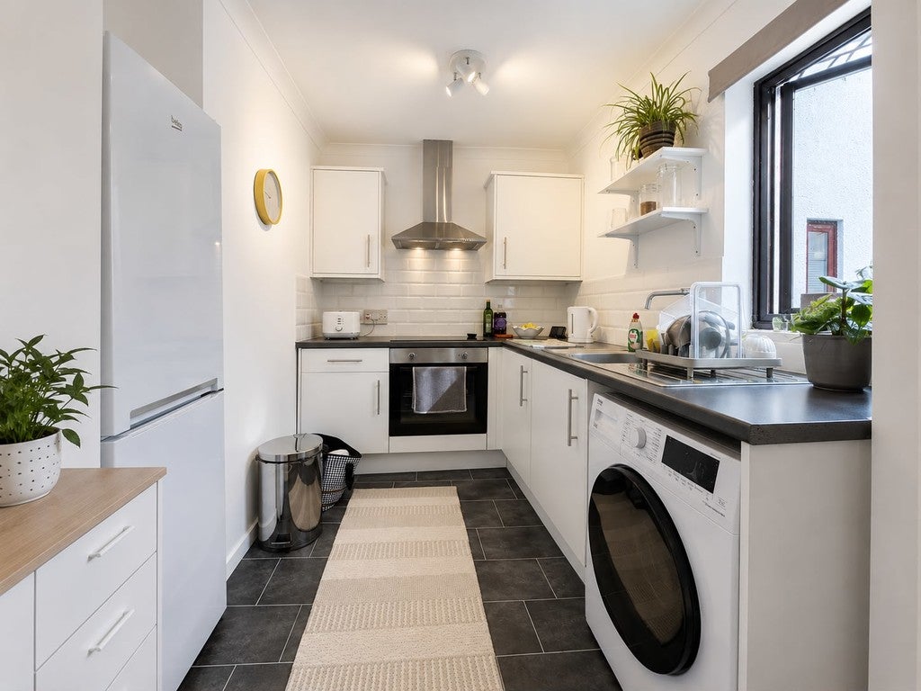 Flat Micawber Avenue in Greater London