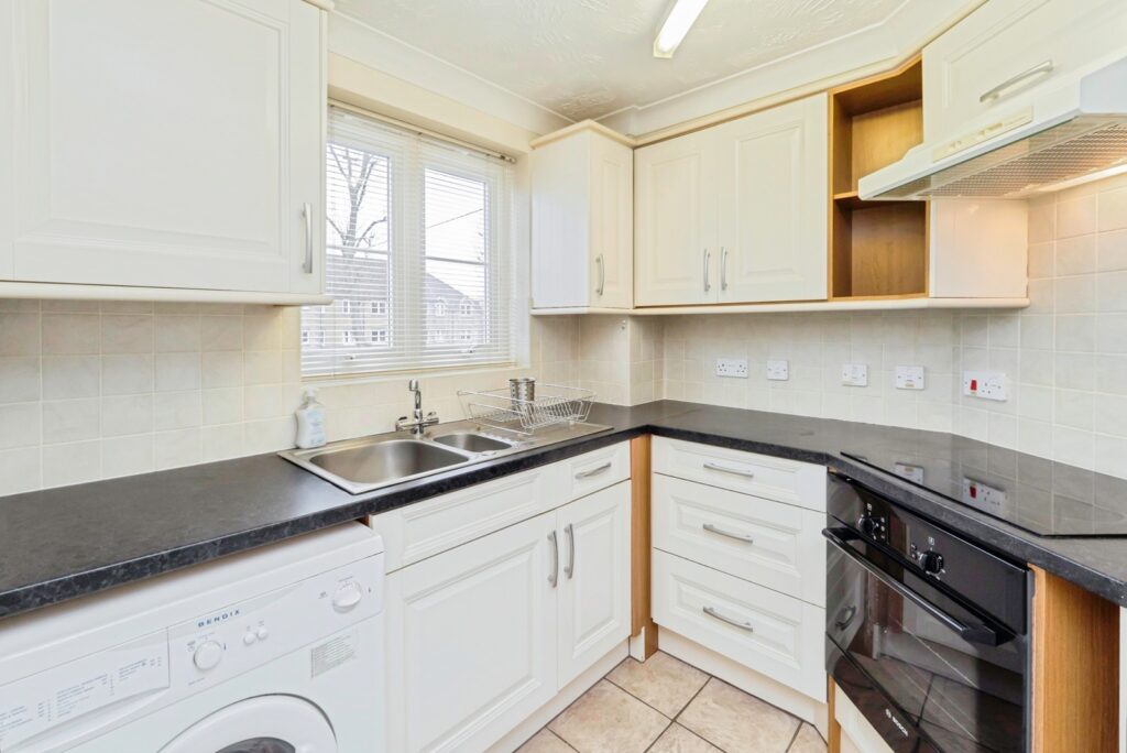 Flat Upper Gordon Road in Surrey Heath