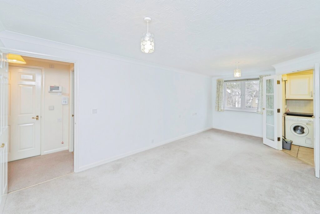 Flat Upper Gordon Road in Surrey Heath