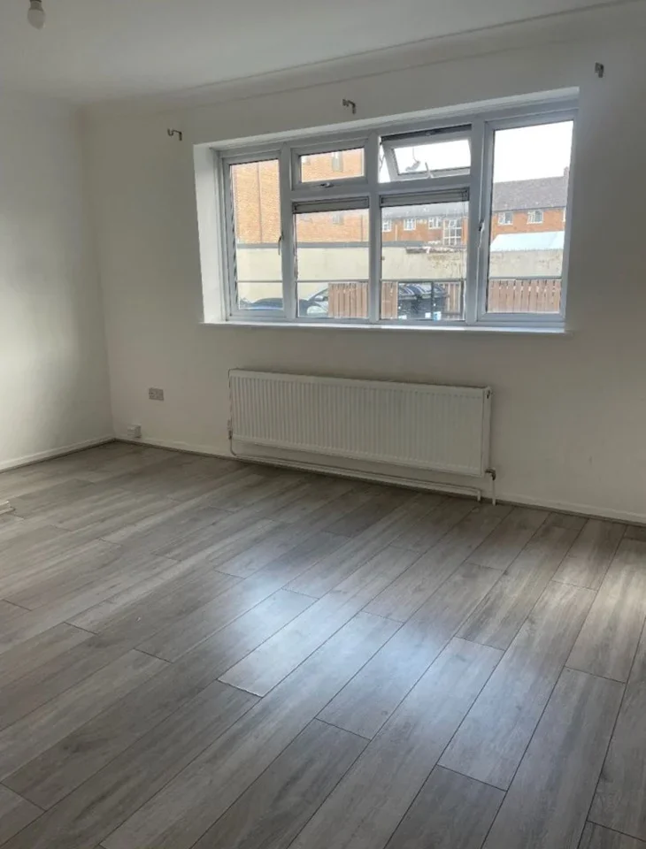 Flat Suffolk Court in Greater London