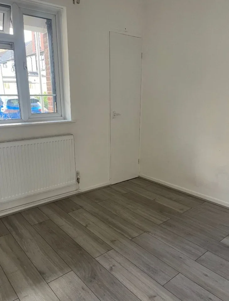 Flat Suffolk Court in Greater London
