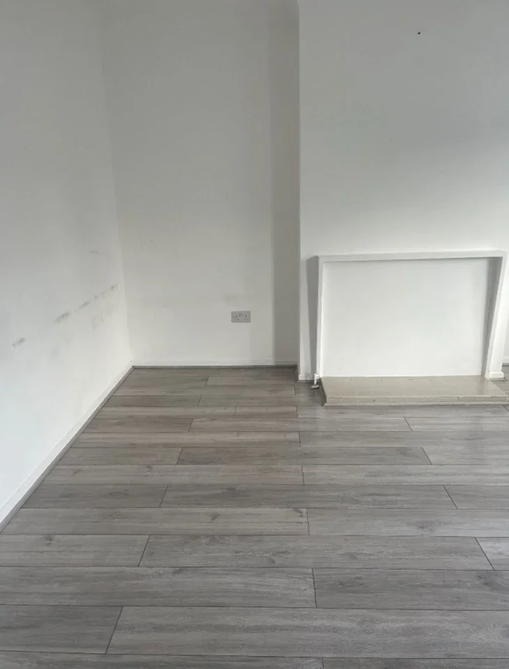 Flat Suffolk Court in Greater London