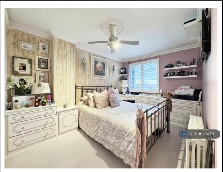 House Taunton Close in Greater London