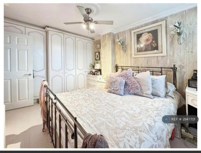 House Taunton Close in Greater London