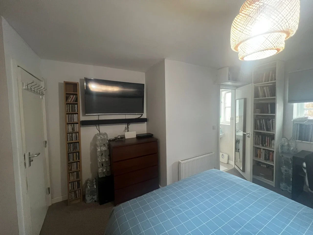 Room Cross Way in Greater London