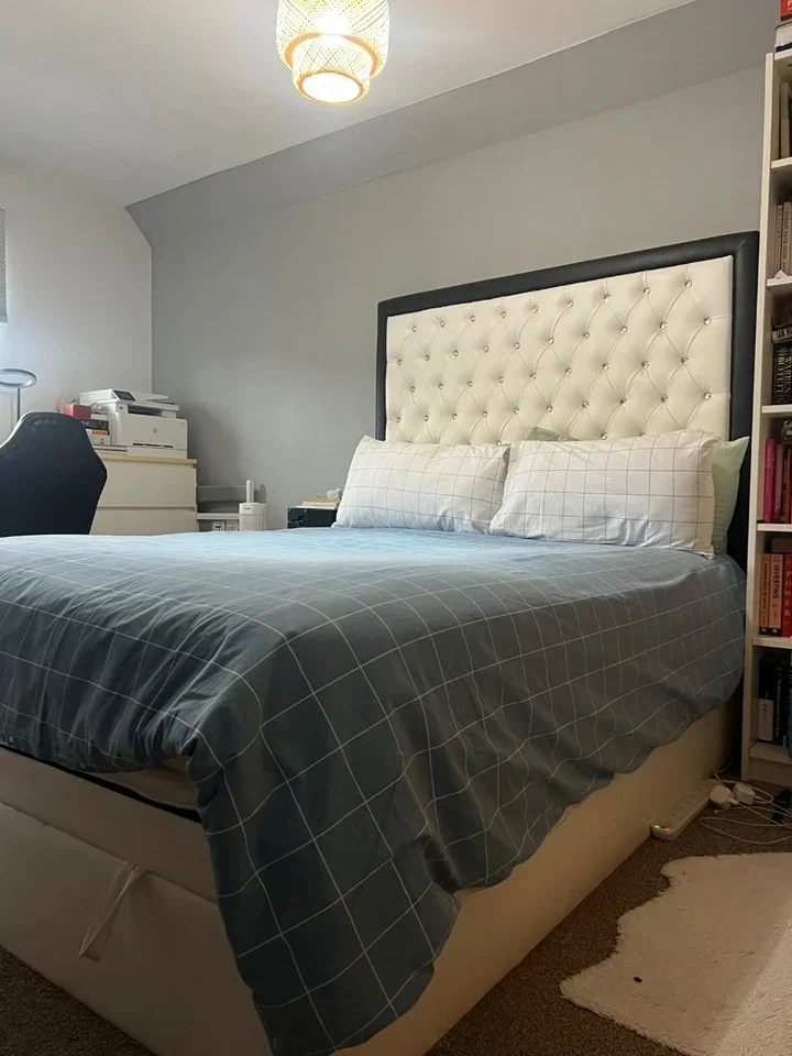 Room Cross Way in Greater London