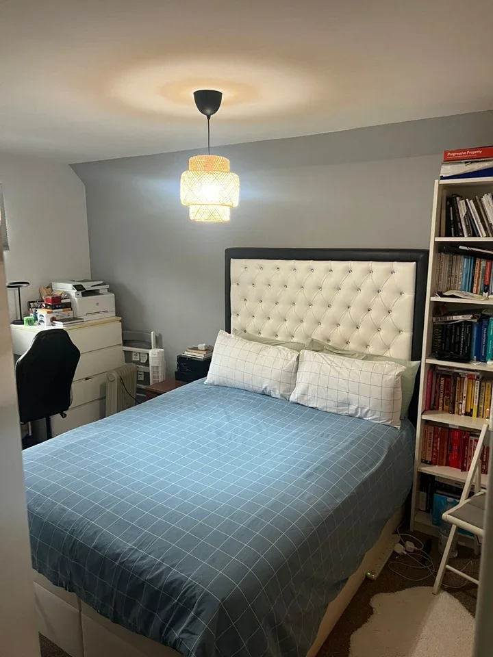 Room Cross Way in Greater London