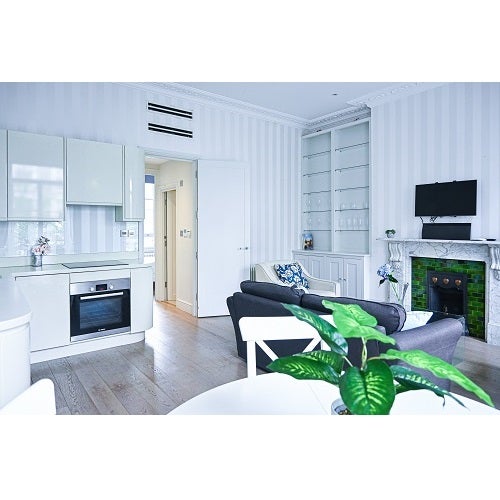 Flat Cathcart Road in Greater London