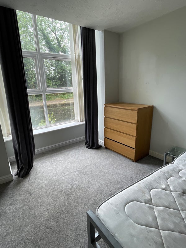 Room Lower Vickers Street in Manchester