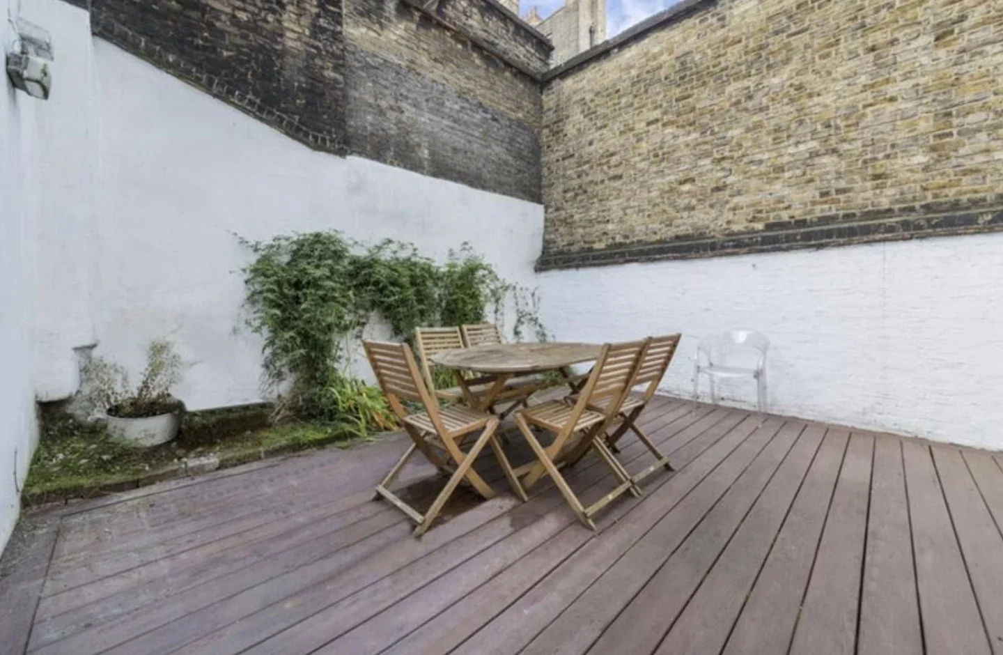 Flat Gosfield Street in City of Westminster