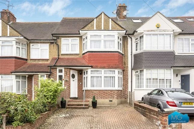 House Cardrew Avenue in Greater London