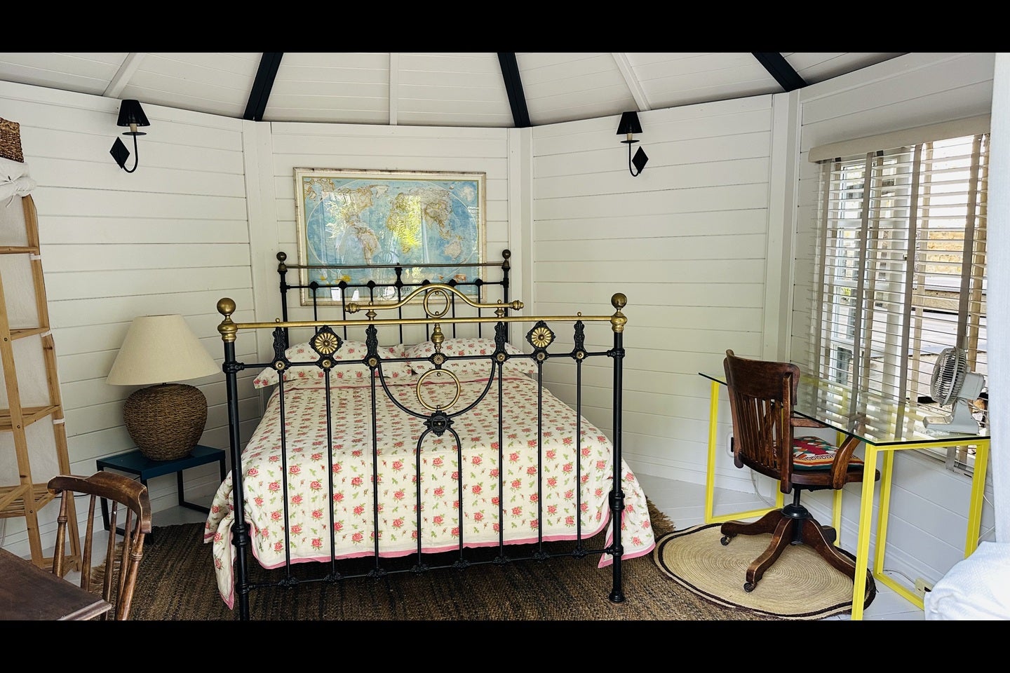 Room St John's Villas in Greater London