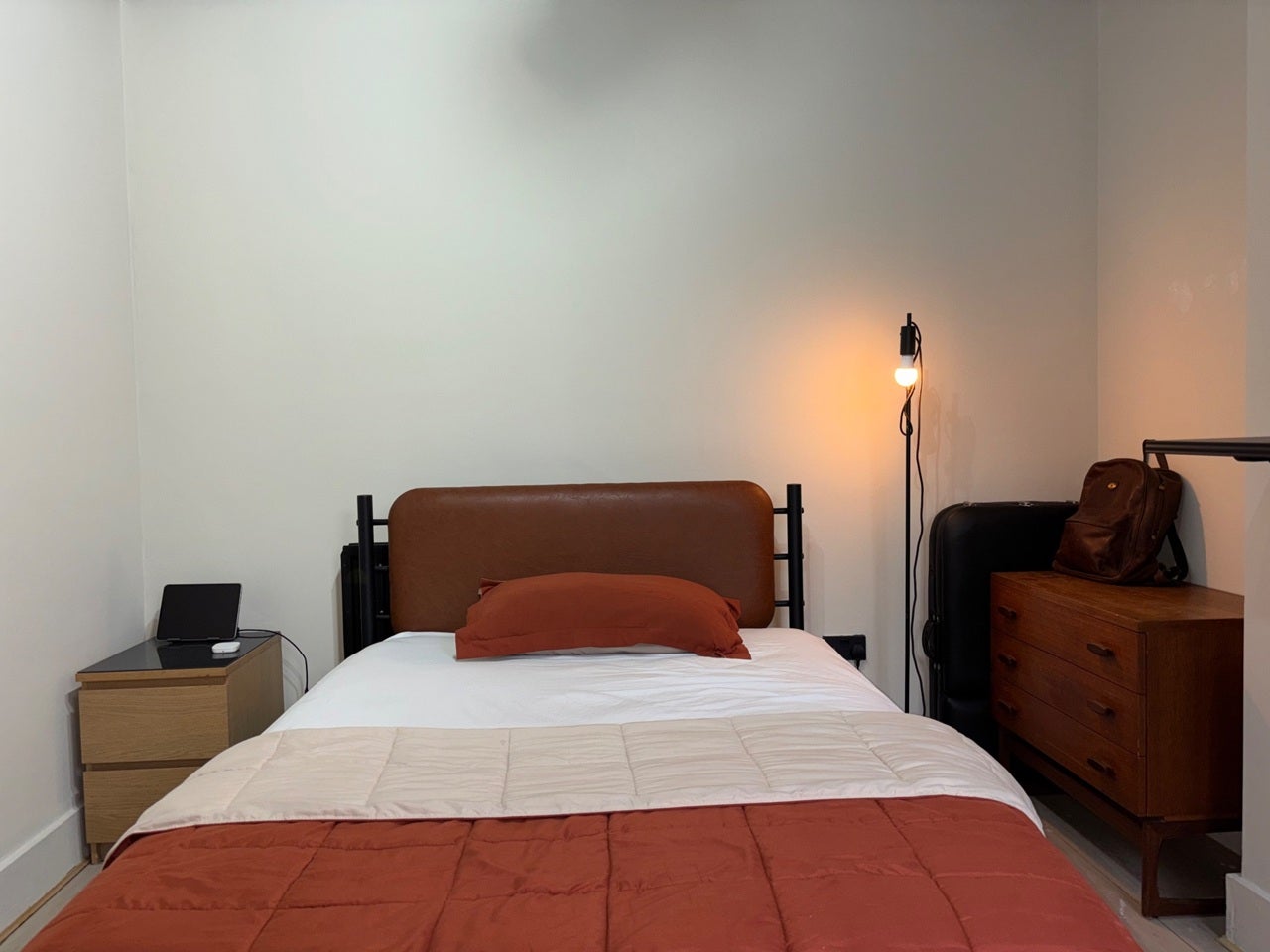 Room Ambergate Street in Greater London