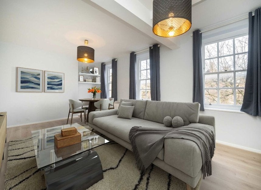 Flat Lyons Place in City of Westminster