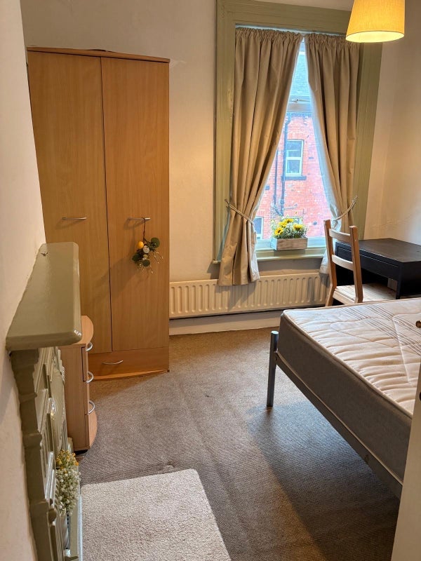 Room Back Newport Mount in Leeds
