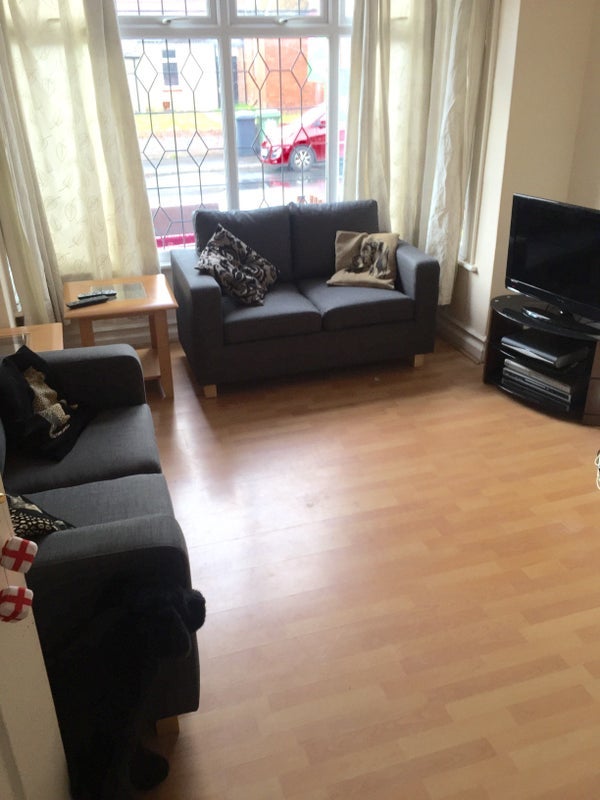 Room Back Newport Mount in Leeds