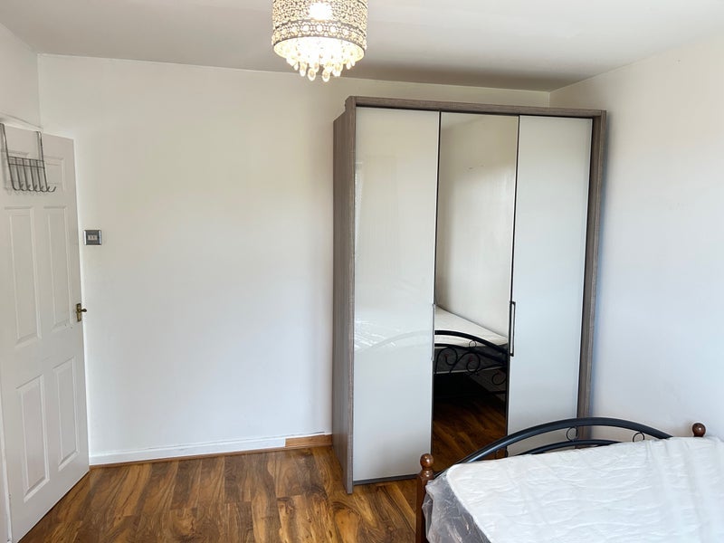 Room Upton Road South in Greater London