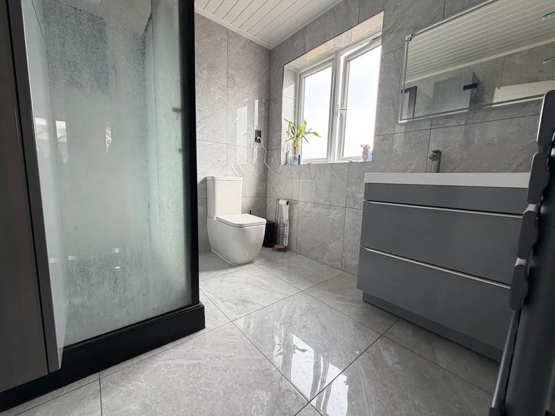 Room Upton Road South in Greater London