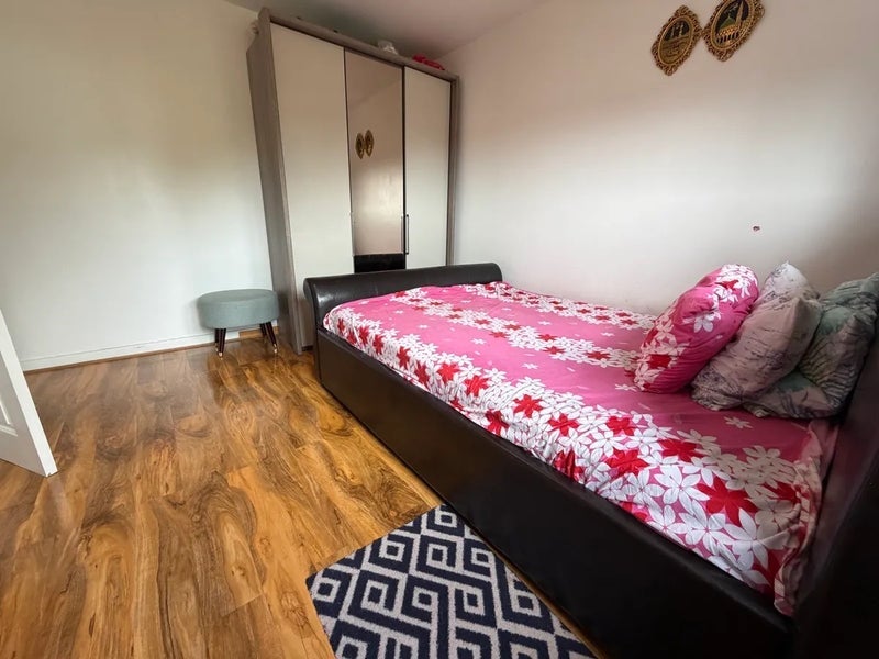 Room Upton Road South in Greater London