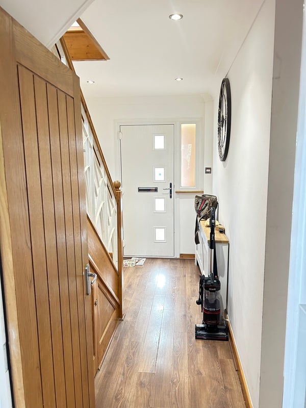 Room Upton Road South in Greater London
