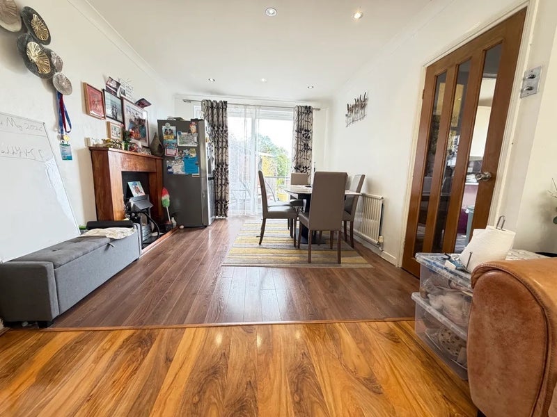 Room Upton Road South in Greater London