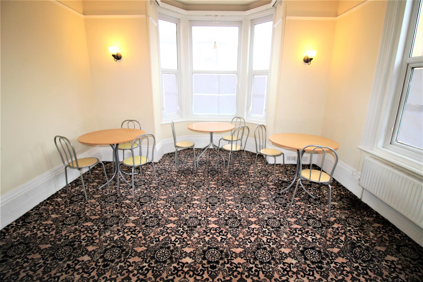 Room Lowcay Road in Portsmouth