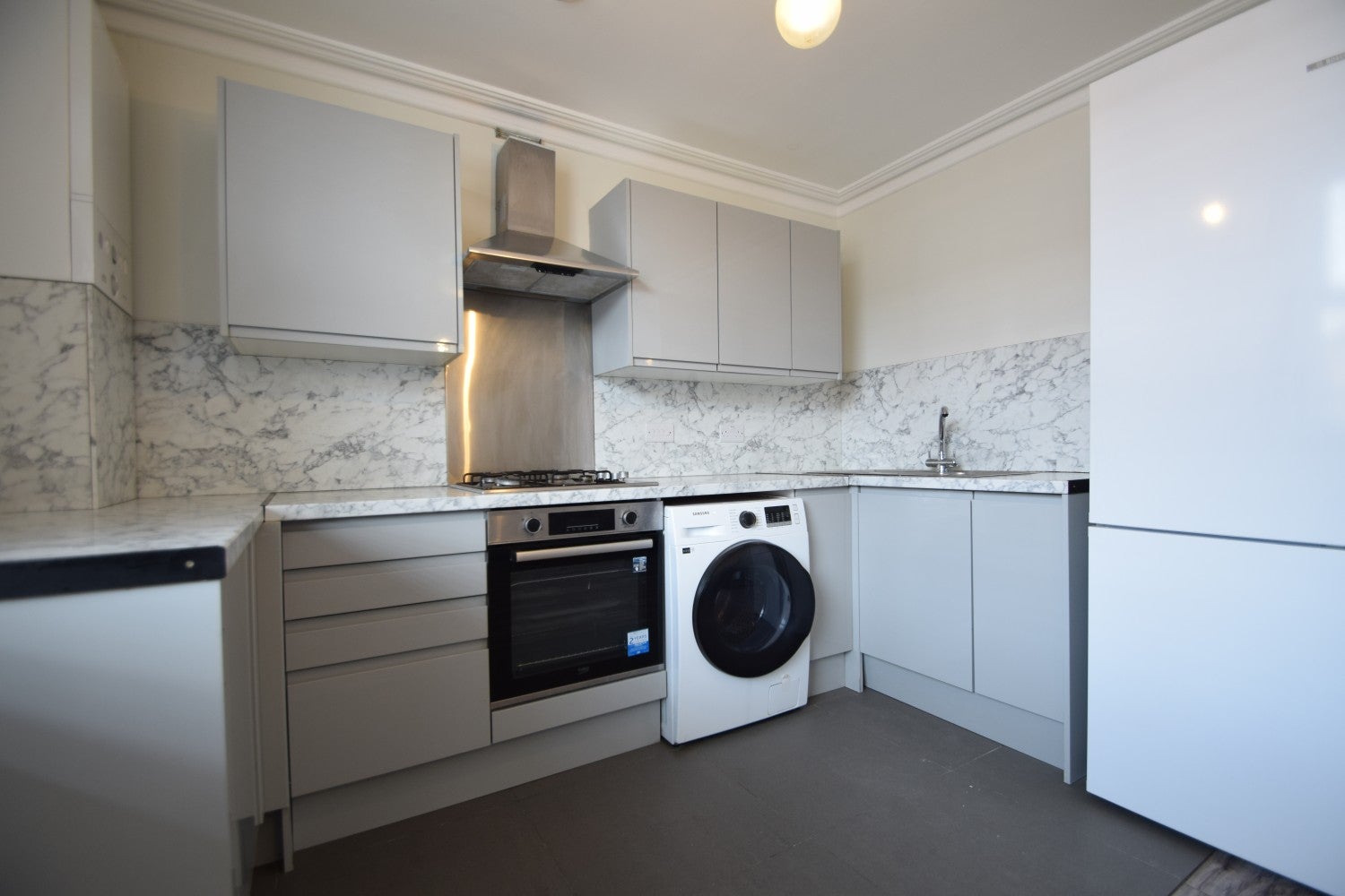 Flat Inverness Place in Cardiff