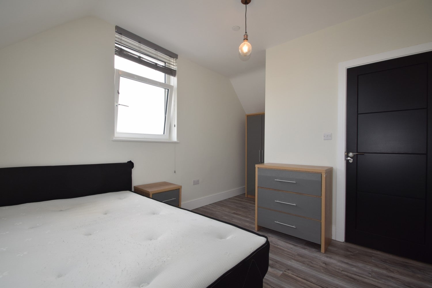 Flat Inverness Place in Cardiff