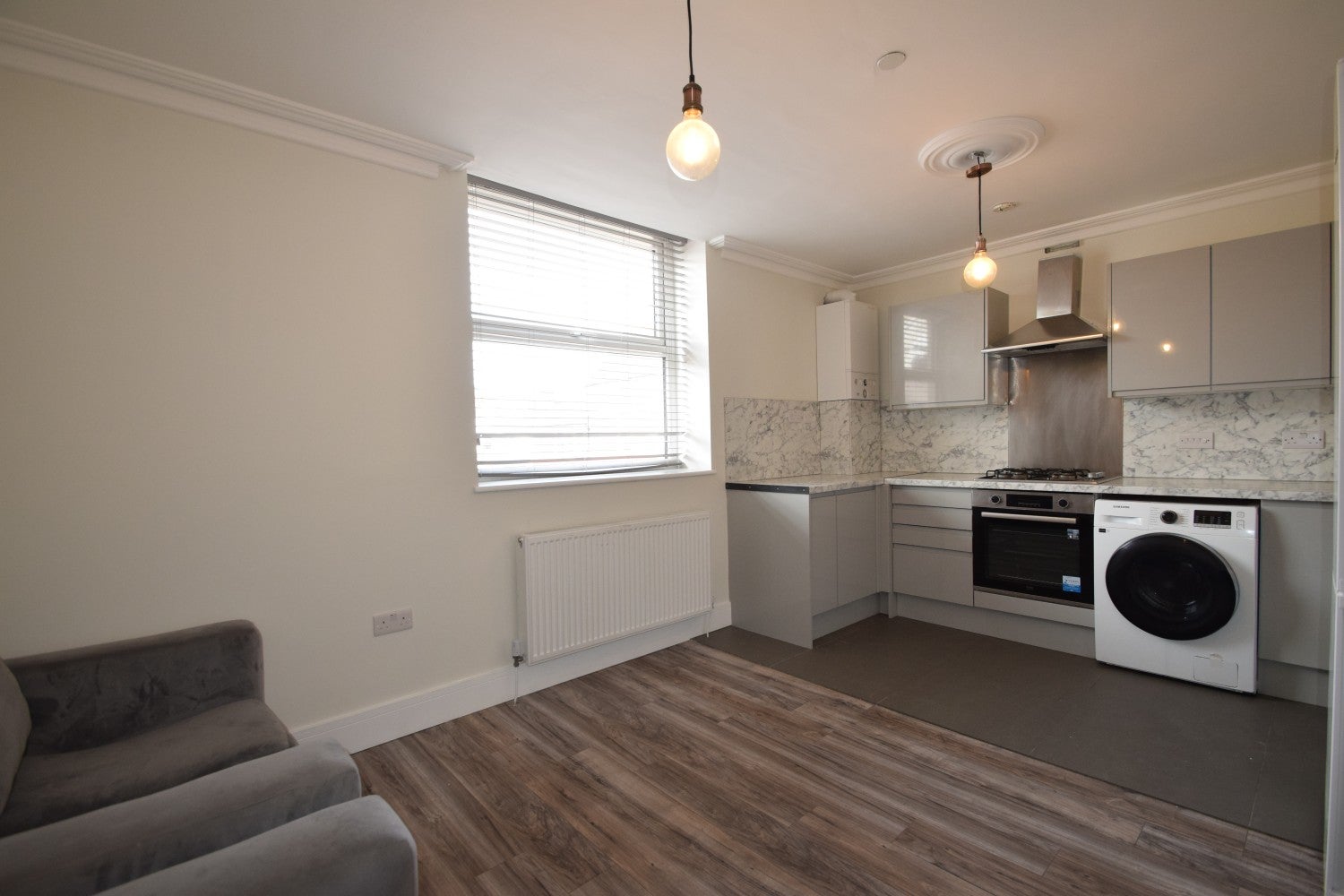 Flat Inverness Place in Cardiff