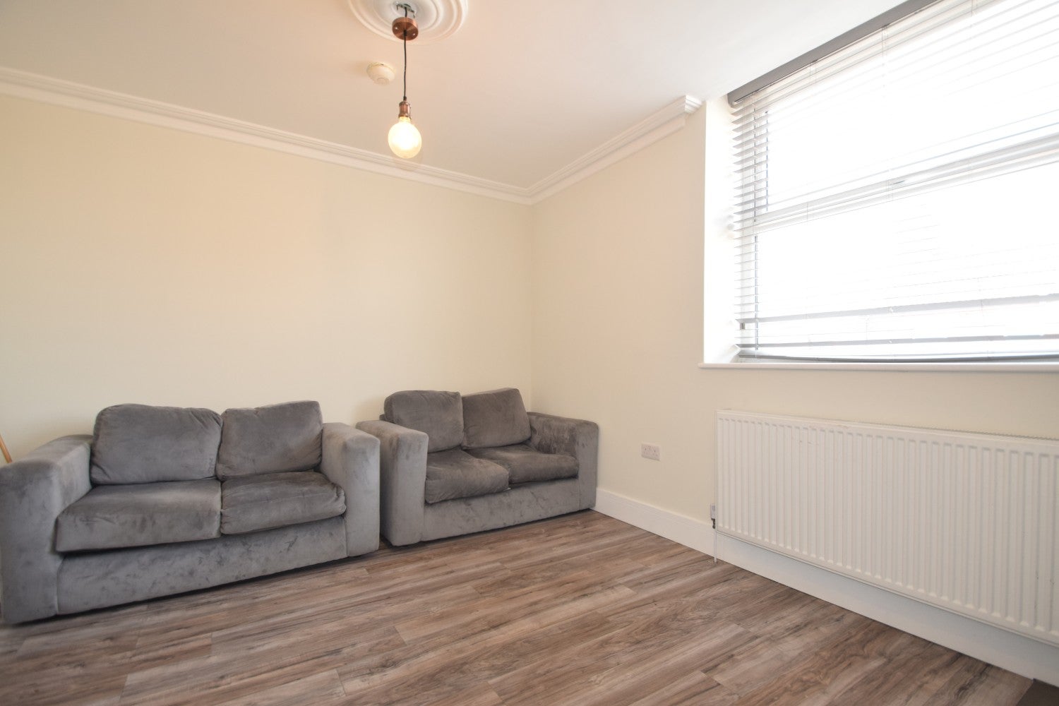 Flat Inverness Place in Cardiff