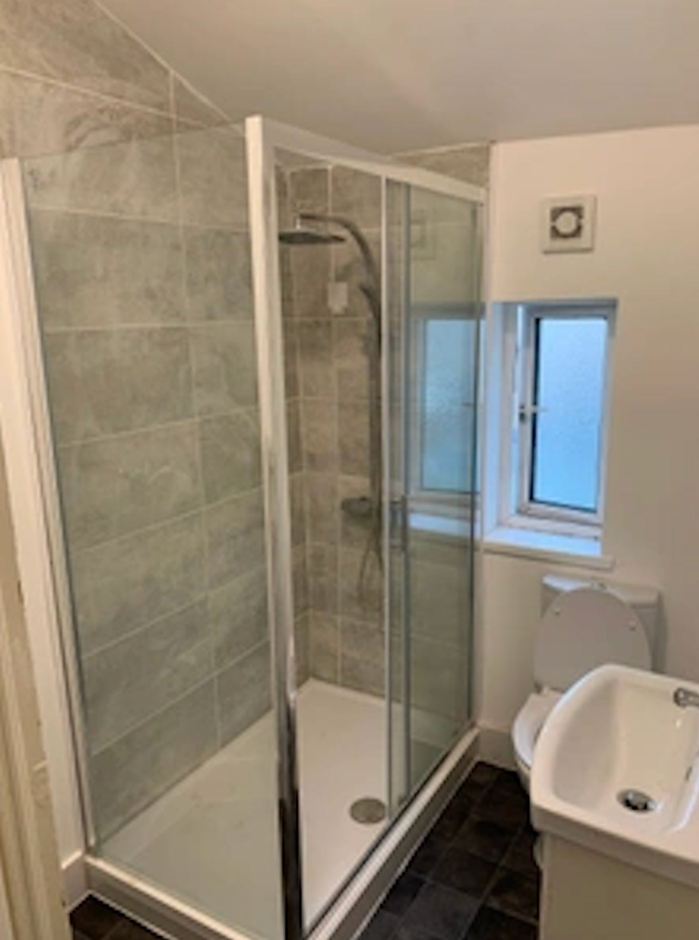 Room Downend Road in Bristol