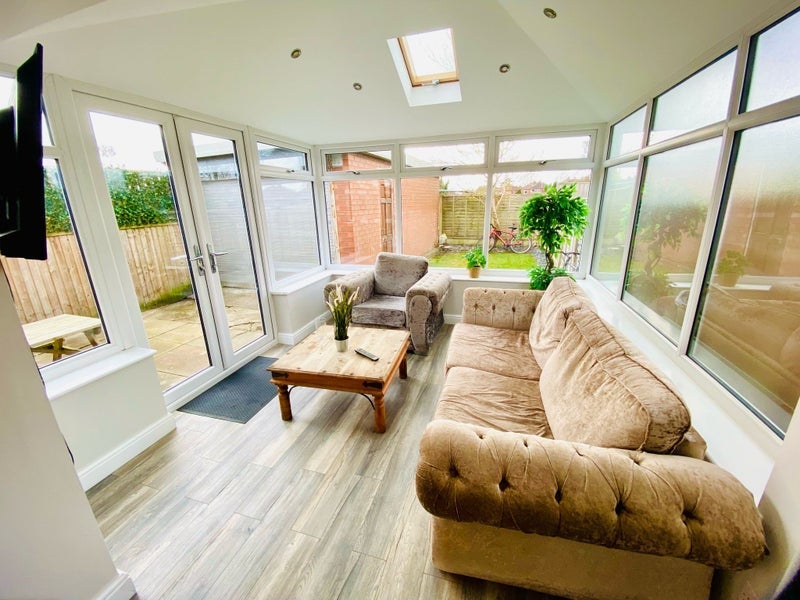 Room Parrs Wood Road in Manchester