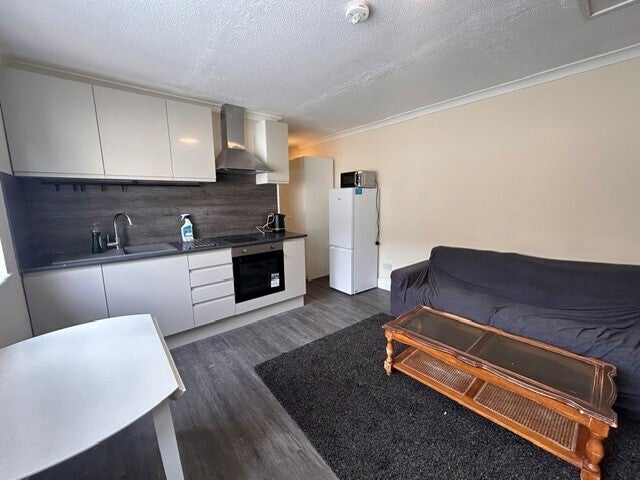 Flat Stockwood Crescent in Luton