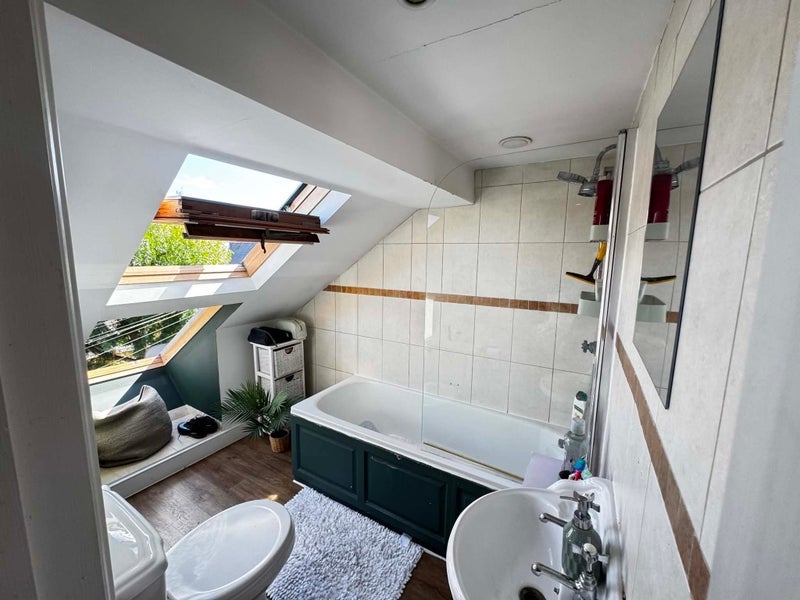 Room Thackeray Road in Greater London