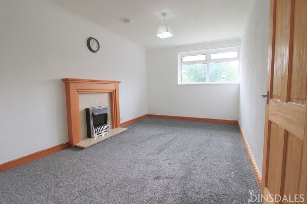 Flat Glenbrook Drive in Bradford