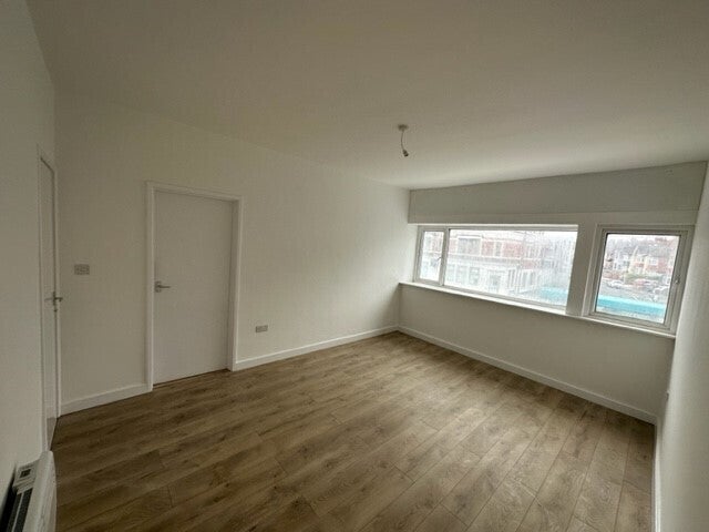 Flat Woodchurch Road in Prenton