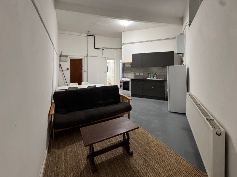 Room Fountayne Road in Greater London