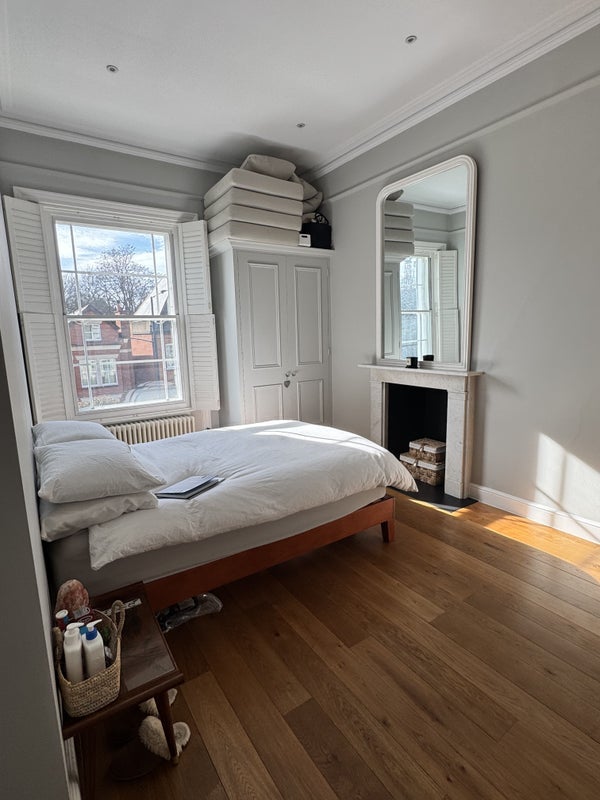 Room North Side Wandsworth Common in Greater London