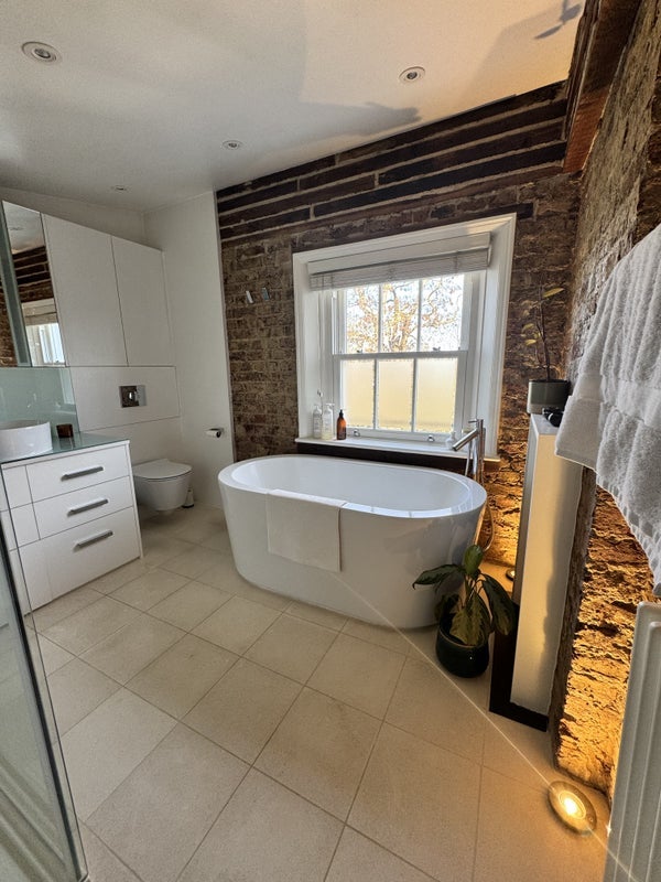 Room North Side Wandsworth Common in Greater London