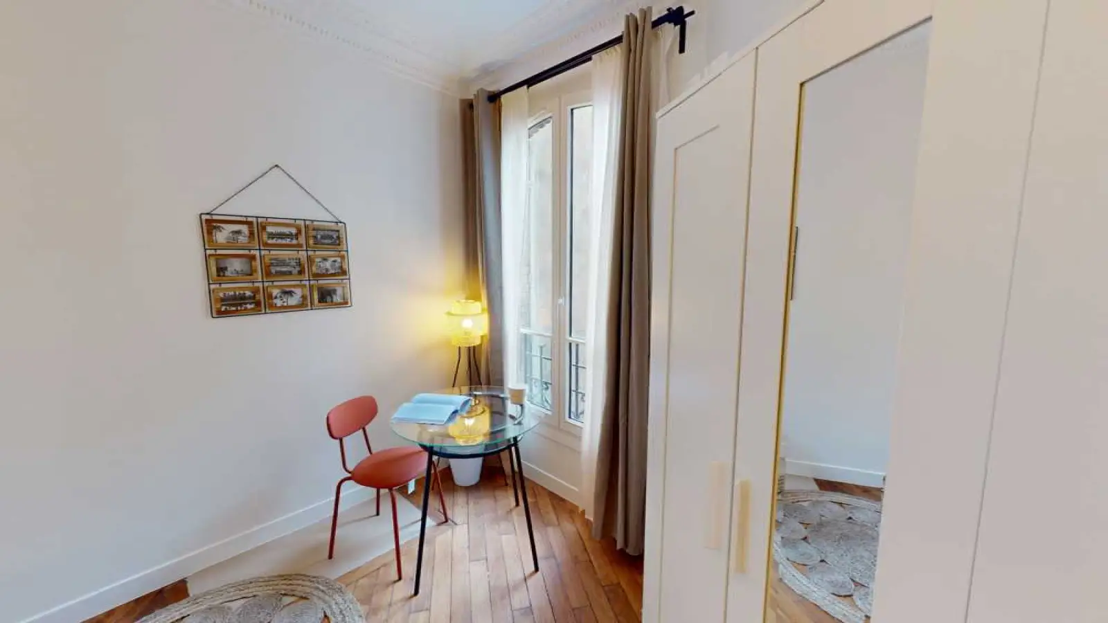 Chambre Rue Crozatier à Paris