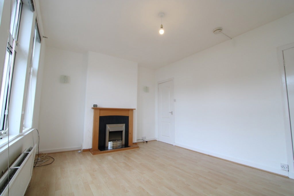 Flat Barnes Avenue in Dundee