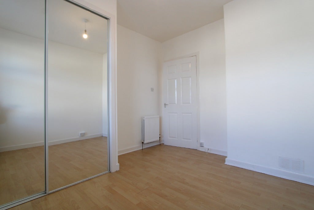 Flat Barnes Avenue in Dundee
