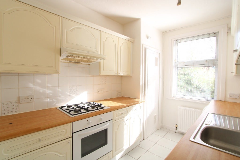 Flat Barnes Avenue in Dundee
