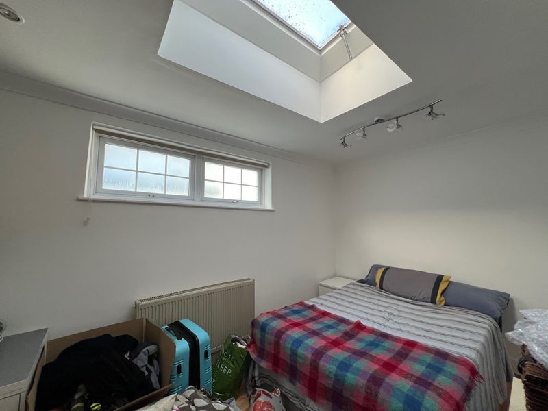 Room Evering Road in Greater London