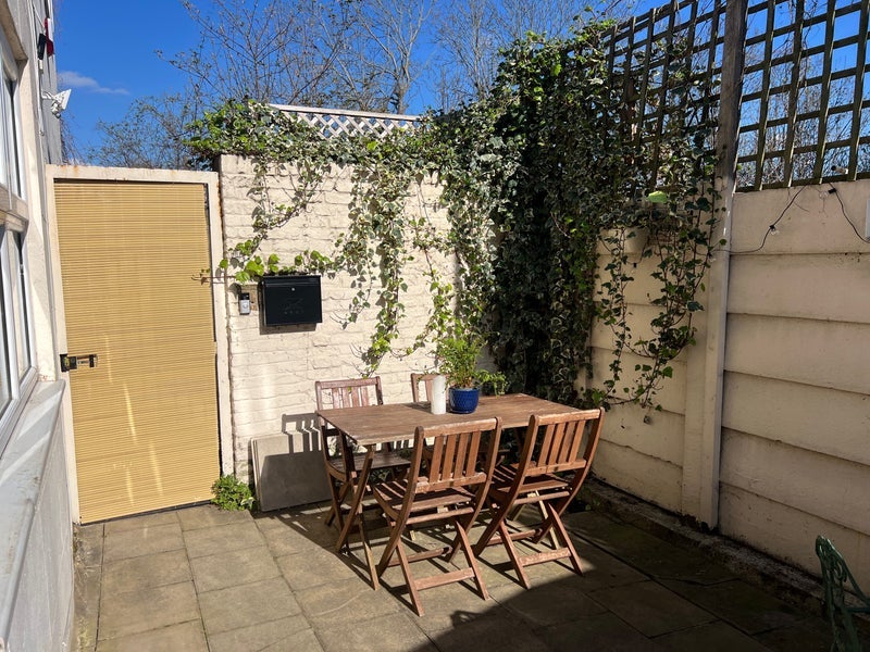 Room Evering Road in Greater London