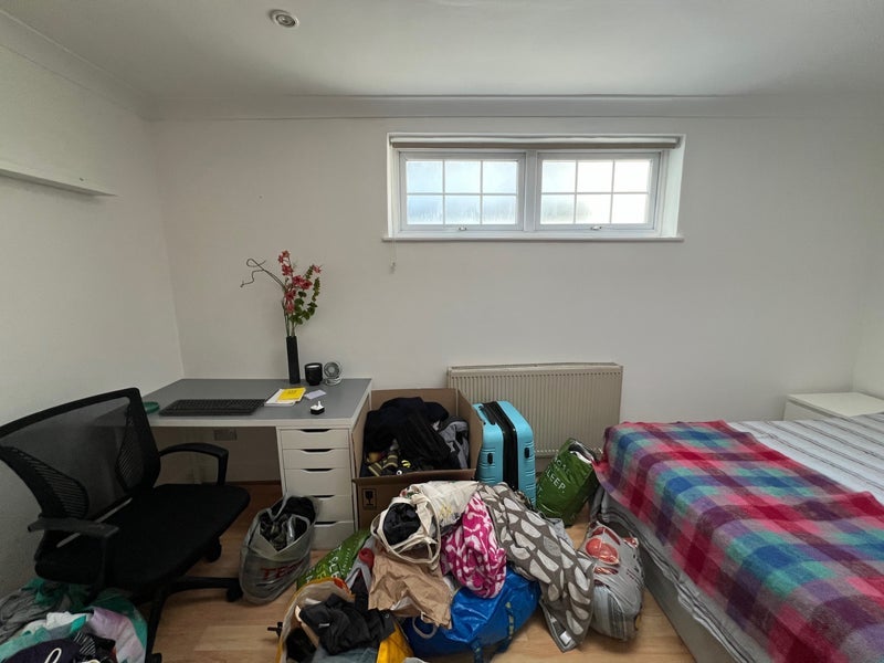 Room Evering Road in Greater London